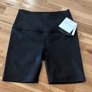 Women’s Beyond Yoga NWT high waisted Biker short